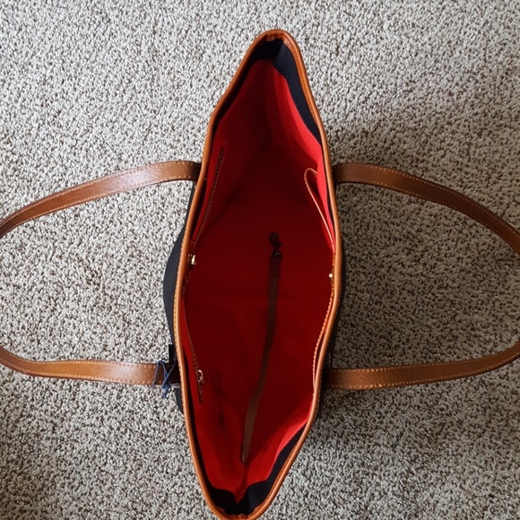 Dooney & Bourke Cabriolet Strap Large Cindy - Picture 2 of 4